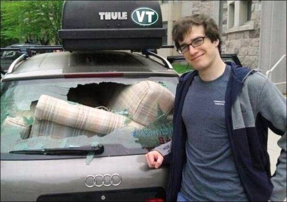 Amikor sajnálod a tízezret bútorszállítóra