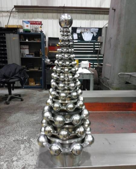 Idén a műhelyben is állítanak fát a fiúk