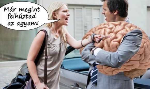 Panaszkodik a szöszi