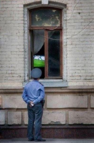 Az orosz rendőrök is szolgálnak és védenek,