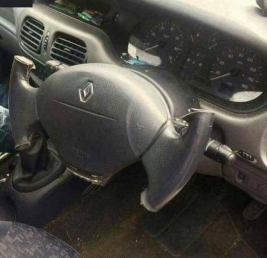 Becsempészett egy kis Forma-1-es hangulatot a verdájába