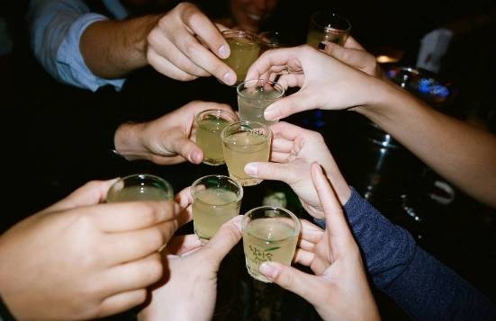 Mit csinálsz péntek este?