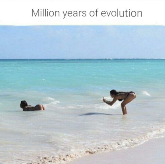 Még üresek a strandok, de ő már edz a főszezonra