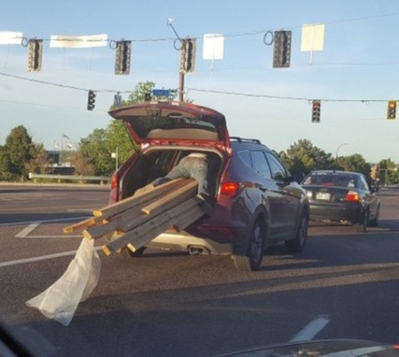 Isten barma éppen hazafelé tart a fatelepről