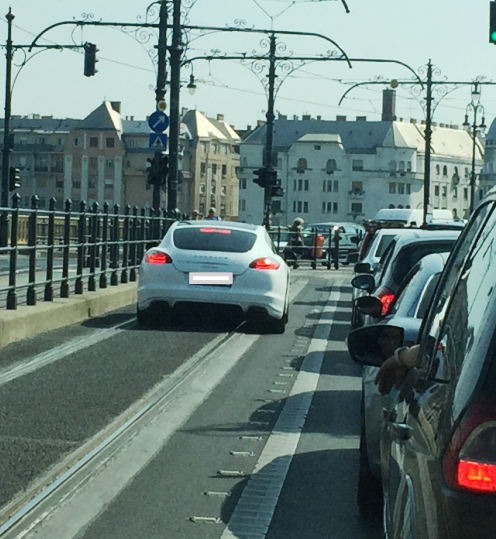 Neki Porsche-ja van, neki szabad...