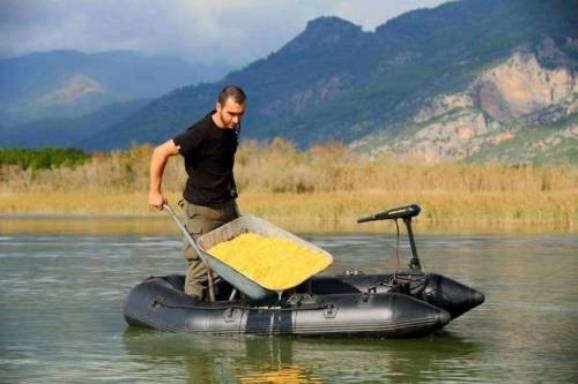 Amikor elviszed magaddal horgászni a kőműves haverodat...