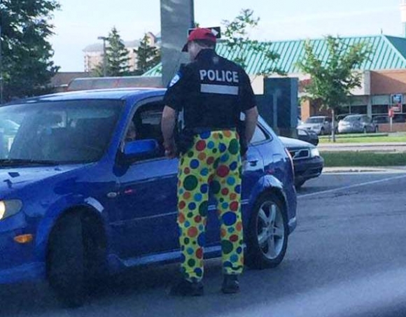 Hölgyem, tudja miért állítottam meg?