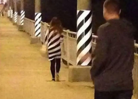 Helló bébi! Jó a rucid!