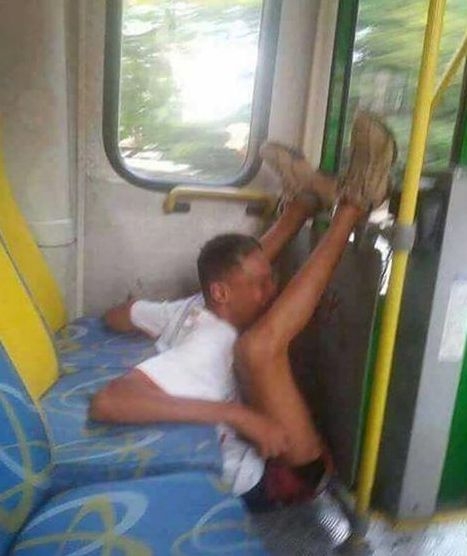 Amikor hirtelen fékez a buszsofőr