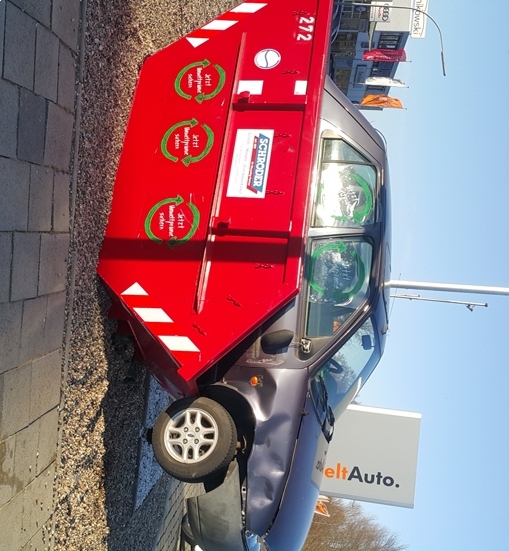 Ő így hirdeti a cégét