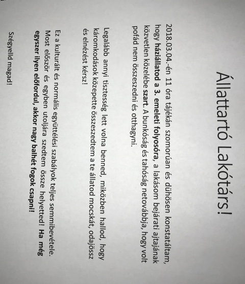 Egy pécsi társasházban járunk