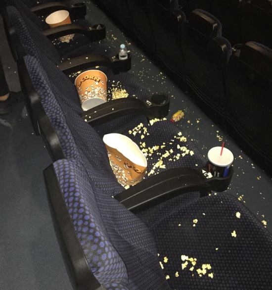 Amikor kulturált, intelligens emberek moziba mennek 🙁