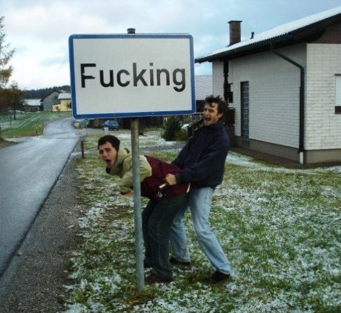 Eközben a sógoroknál