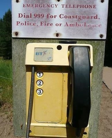 Vészhelyzet esetén tárcsázza a 999-et