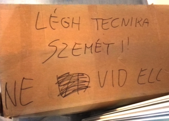 Te Józsi! Hogy írják azt, hogy légtechnika?