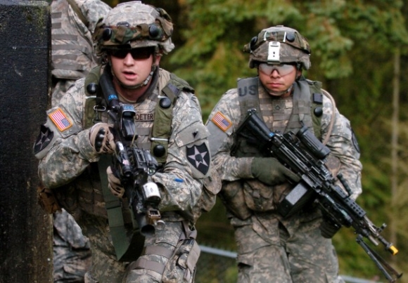 Amerikai geológusok, amint épp olajat keresnek