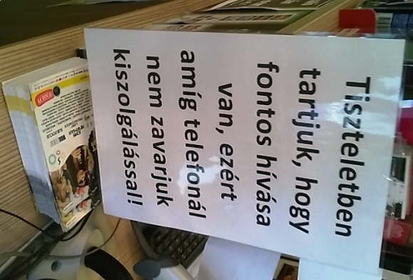 Egy gárdonyi dohányboltban járunk