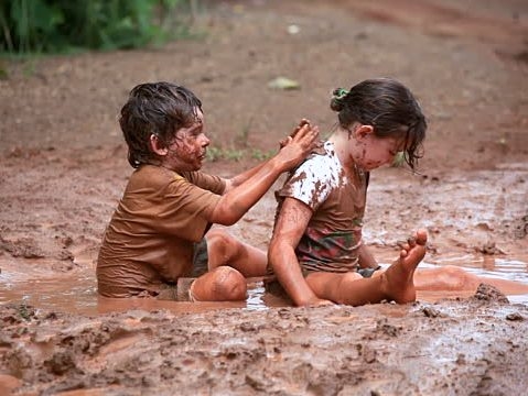 A szomszéd Gáborka most kapott egy új Ájfont...