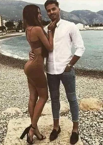 A srác ellopta a nadrágját, de a lány ennek ellenére továbbra is szereti!