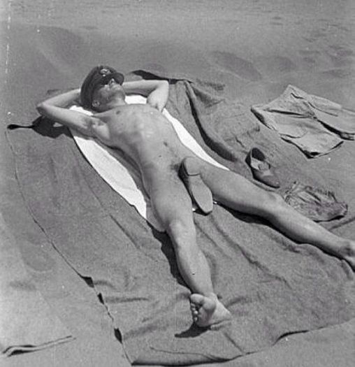 Hősünket arra tanították a szülei, hogy...