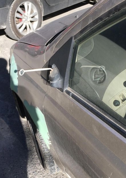 Amikor egy fogorvosnak letörik a visszapillantó tükrét