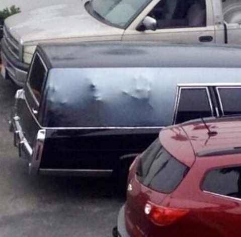 Bizarr halottaskocsi