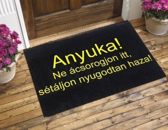 Ha jóban akarsz lenni az anyósoddal, akkor ne vegyél ilyen lábtörlőt 🙂