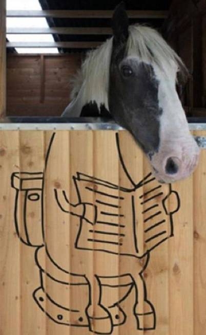 A lovardában is dolgoznak vicces kedvű emberek