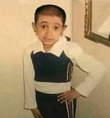 Anyum üzeni, hogy borotváljátok le a nunit,