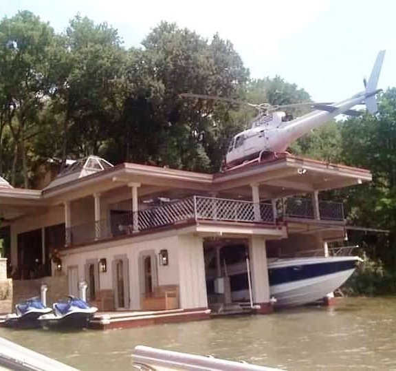 Nincs fullos autója, mégis boldog...