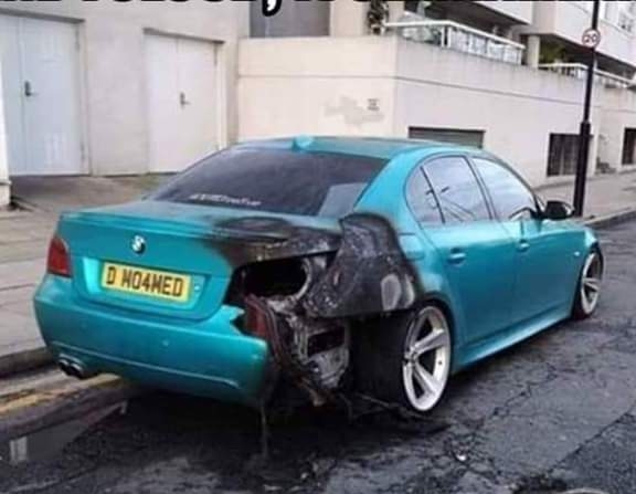 Egy bátor BMW-s, aki merte használni az indexet