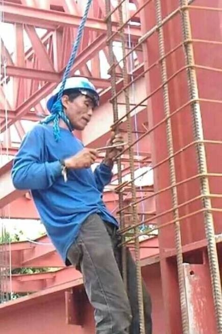 Őt sem az eszéért vették fel a céghez