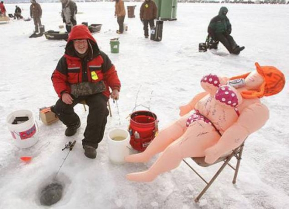 Elvitte az öreg az új nőjét horgászni