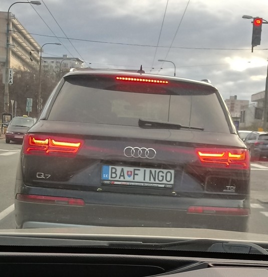 Pozsonyban fotózták nekünk a nap rendszámát