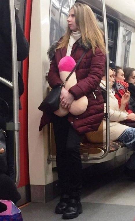 Eközben a metrón...