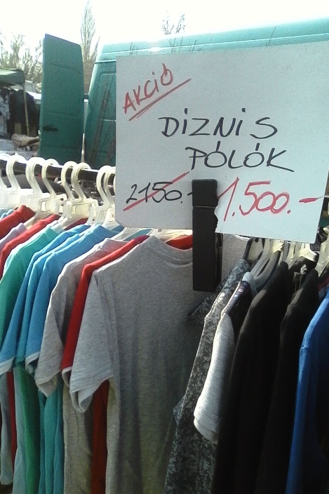 Eközben a Jászapáti vásárban