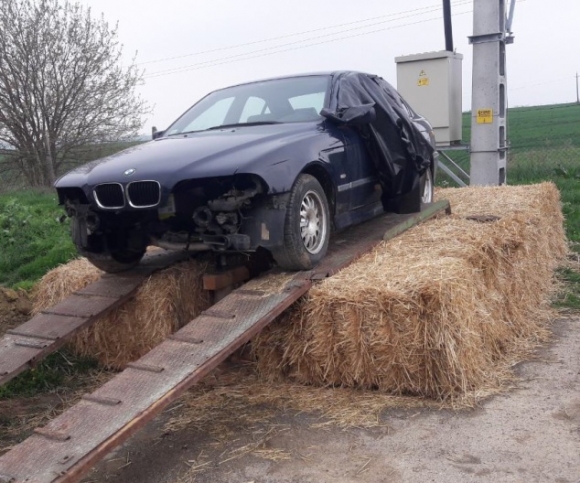 Falusi szerelő akna