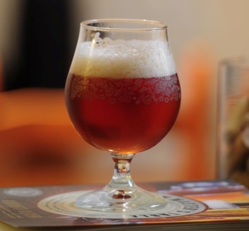 - Elnézést főúr, hozna nekem egy fél pohár sört?