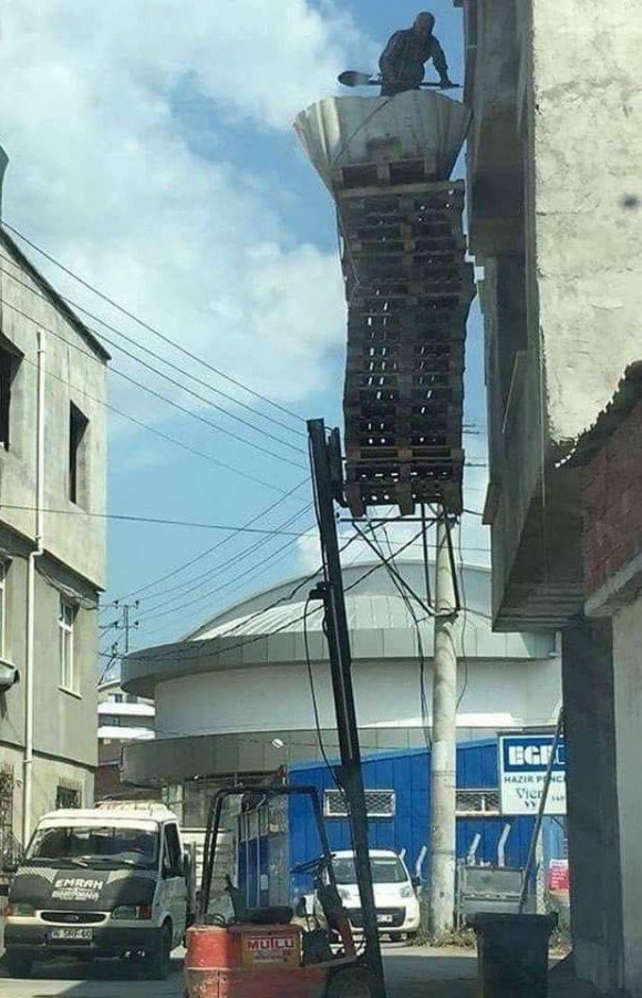 More, ebbű baj lesz!