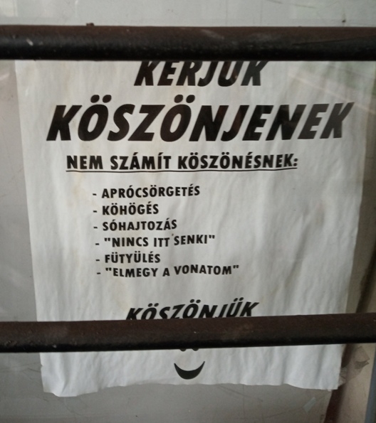 Eközben a zuglói vasútállomáson