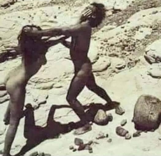 Ádám és Éva, miután kib@szták őket a paradicsomból...