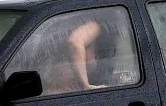 Íme a bizonyíték , hogy az autóvezetés nem nőknek való...