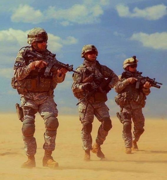 A képen amerikai geológusokat láthatunk, amint épp olajat keresnek