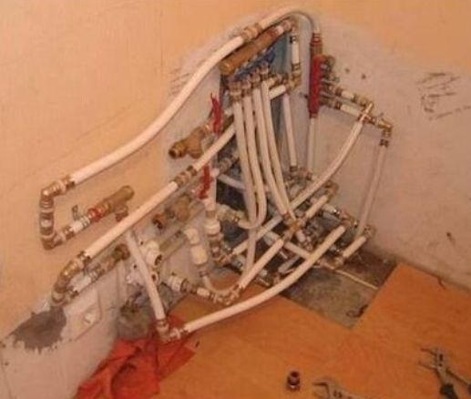 Egy kis ember rendet tart...