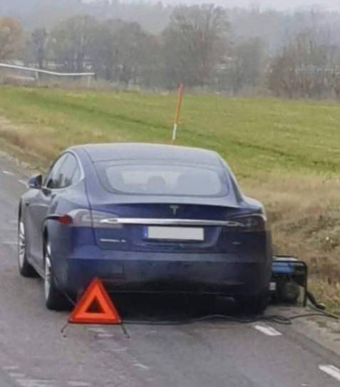 Mi a hasonlóság egy elektromos autó és a hasmenés között?
