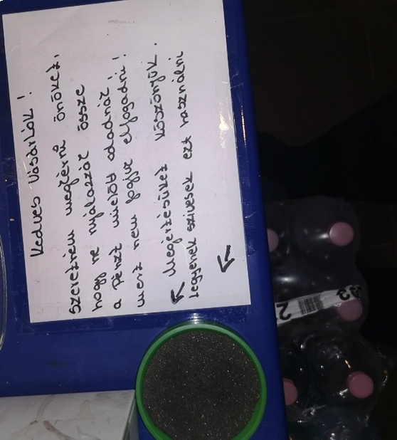 Eközben a nyóckerben!