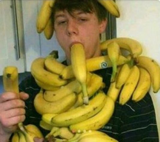 Anya : - Fiam, hogy megy a sorod a börtönben?