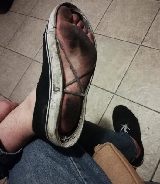 Ez a fiatalember gyalog vágott neki, megtalálni az igazit...