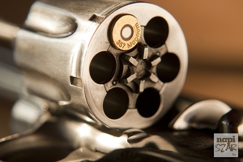 Hatból öt ember szerint biztonságos az orosz rulett