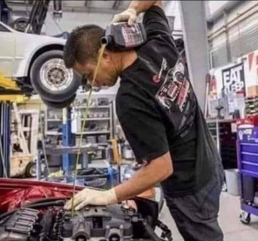 Hősünk bármixer volt, de megszűnt az állása